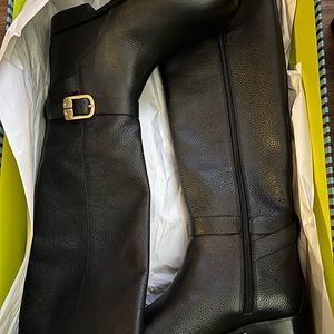 Tory Burch Brooke 25 mm Boots
AMAZING CONDITION ORIGINAL BOX W DUST BAG.